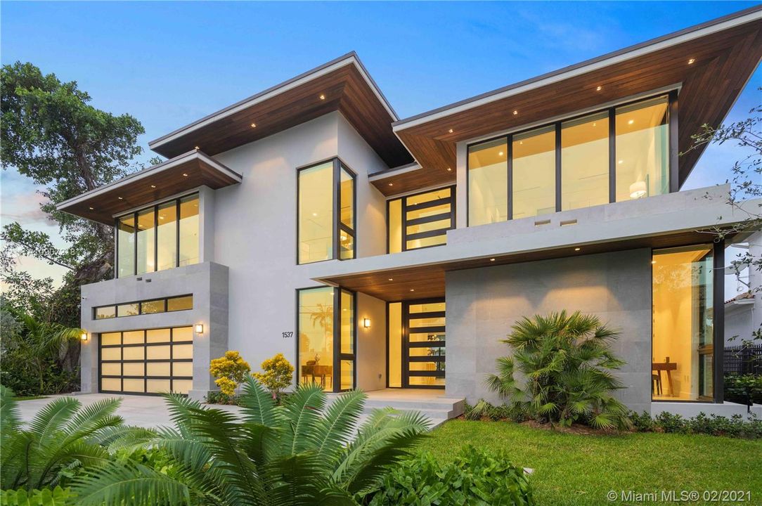 Recientemente alquilado: $25,000 (6 camas, 6 baños, 4711 Pies cuadrados)