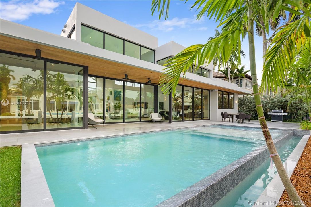 Recientemente alquilado: $25,000 (4 camas, 4 baños, 4579 Pies cuadrados)
