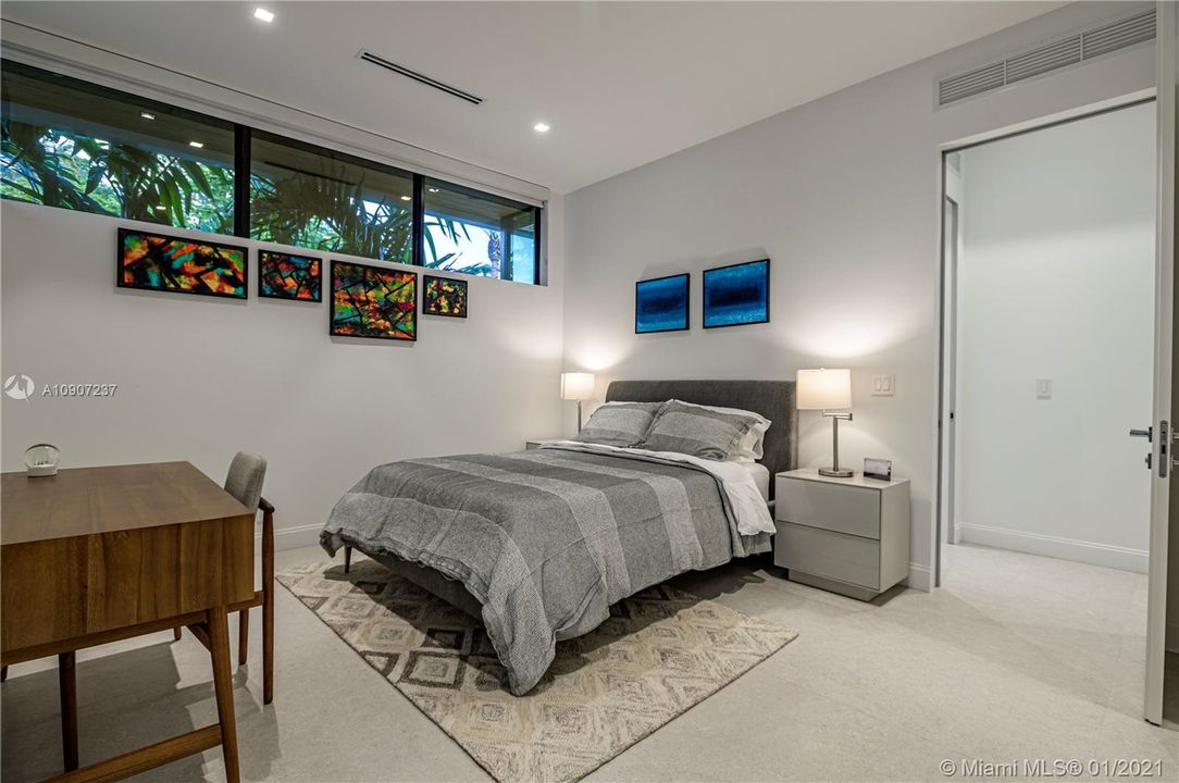 Recientemente alquilado: $25,000 (4 camas, 4 baños, 4579 Pies cuadrados)