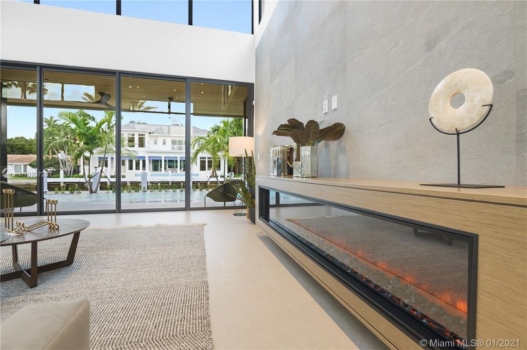 Recientemente alquilado: $25,000 (4 camas, 4 baños, 4579 Pies cuadrados)