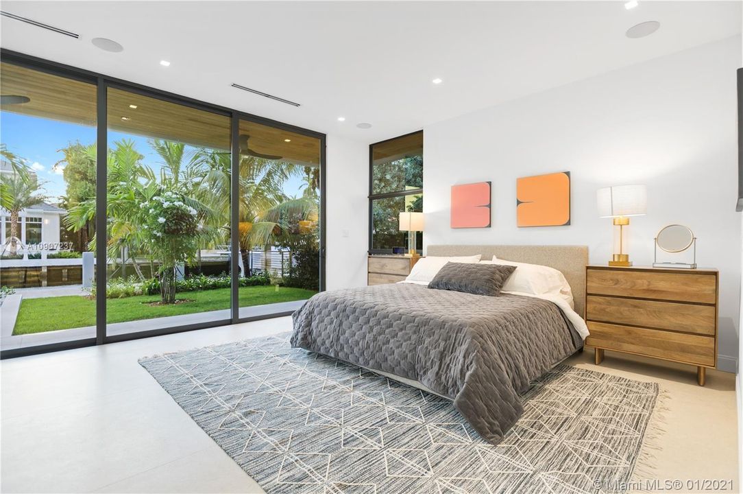 Recientemente alquilado: $25,000 (4 camas, 4 baños, 4579 Pies cuadrados)