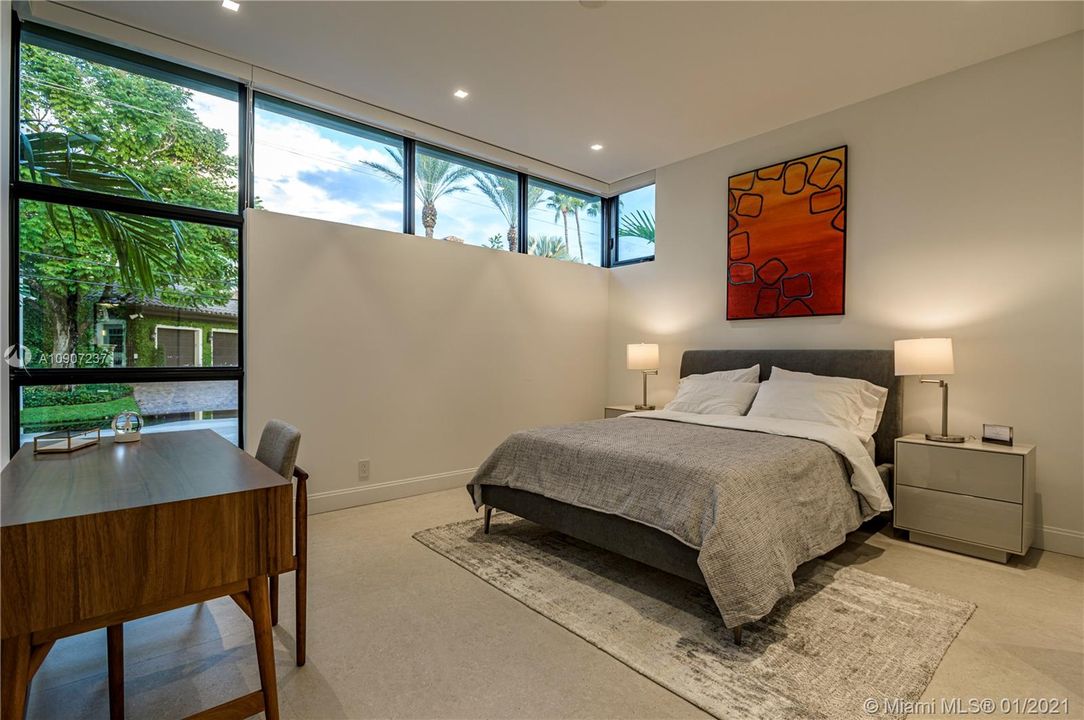 Recientemente alquilado: $25,000 (4 camas, 4 baños, 4579 Pies cuadrados)