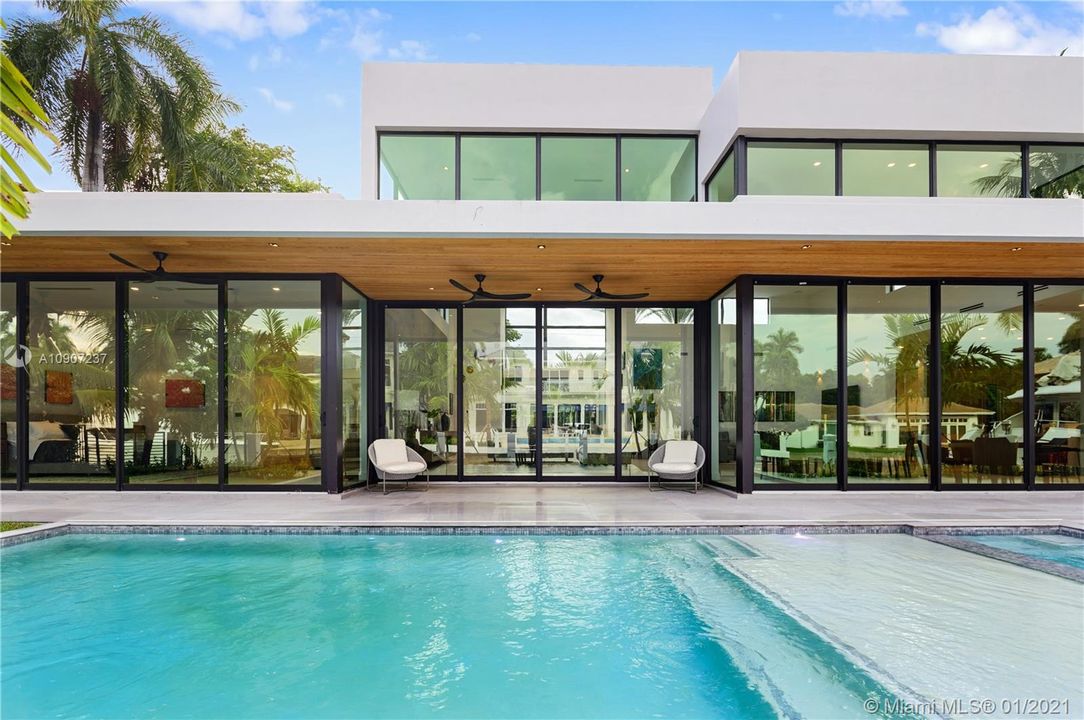 Recientemente alquilado: $25,000 (4 camas, 4 baños, 4579 Pies cuadrados)