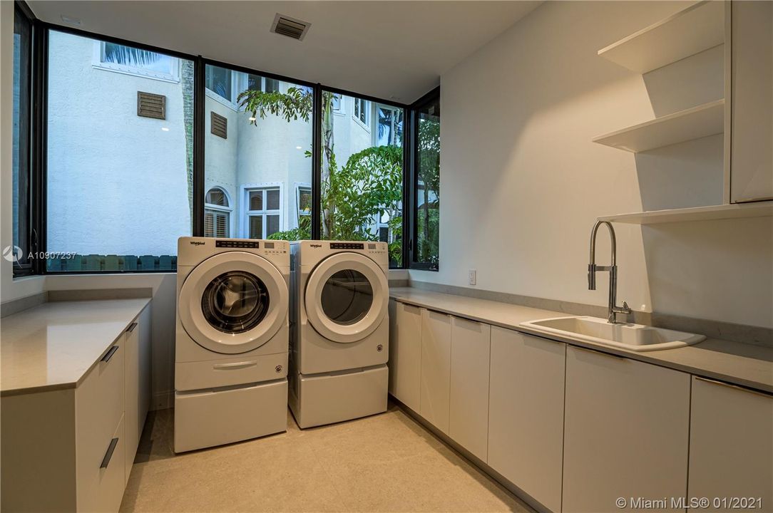 Recientemente alquilado: $25,000 (4 camas, 4 baños, 4579 Pies cuadrados)