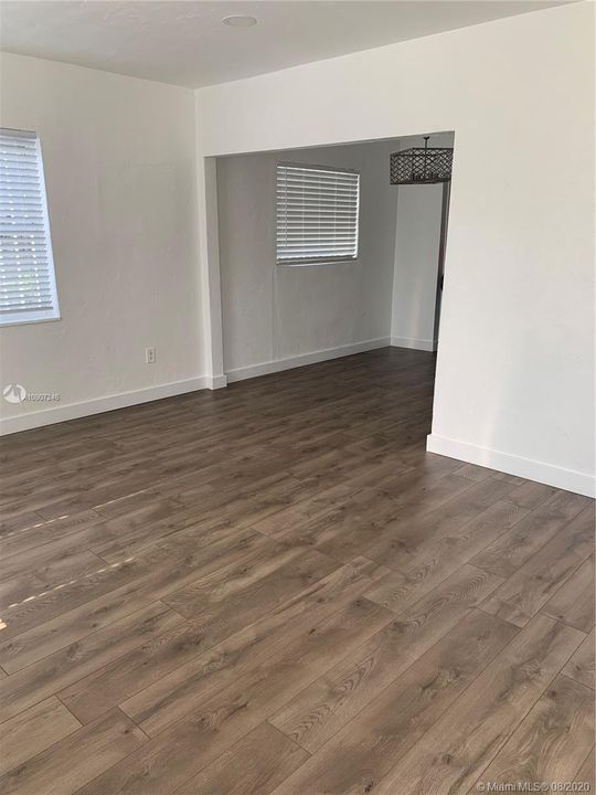 Vendido Recientemente: $319,990 (2 camas, 2 baños, 1203 Pies cuadrados)
