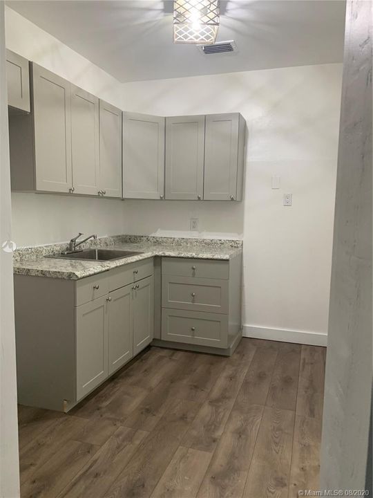Vendido Recientemente: $319,990 (2 camas, 2 baños, 1203 Pies cuadrados)