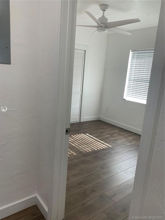 Vendido Recientemente: $319,990 (2 camas, 2 baños, 1203 Pies cuadrados)