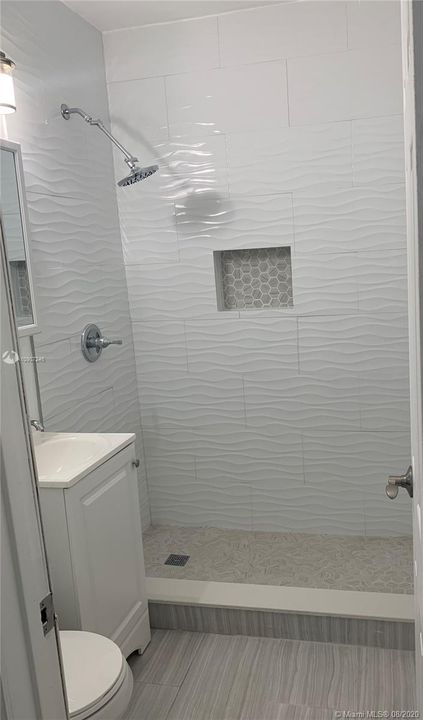 Vendido Recientemente: $319,990 (2 camas, 2 baños, 1203 Pies cuadrados)