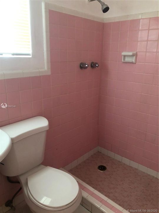 Vendido Recientemente: $319,990 (2 camas, 2 baños, 1203 Pies cuadrados)