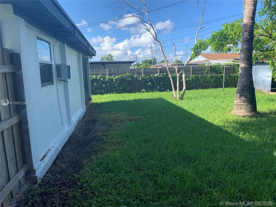 Vendido Recientemente: $319,990 (2 camas, 2 baños, 1203 Pies cuadrados)