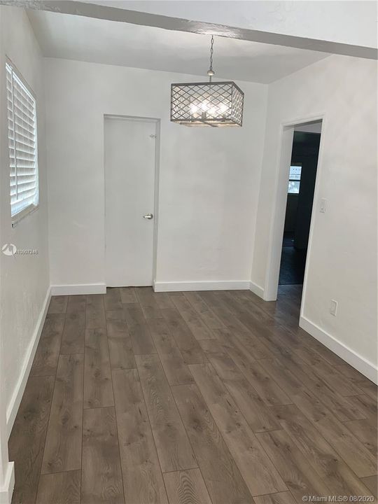 Vendido Recientemente: $319,990 (2 camas, 2 baños, 1203 Pies cuadrados)