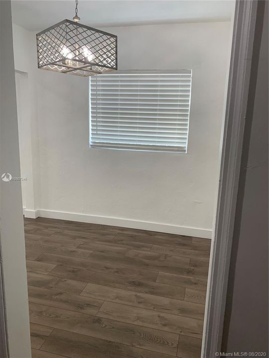 Vendido Recientemente: $319,990 (2 camas, 2 baños, 1203 Pies cuadrados)