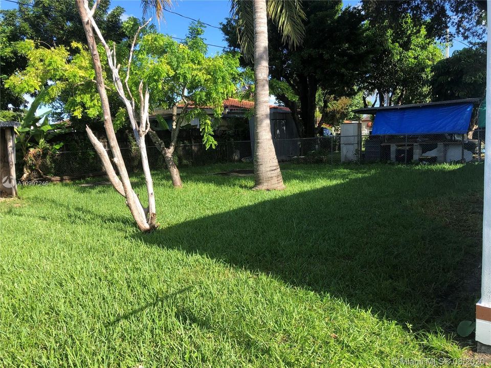 Vendido Recientemente: $319,990 (2 camas, 2 baños, 1203 Pies cuadrados)