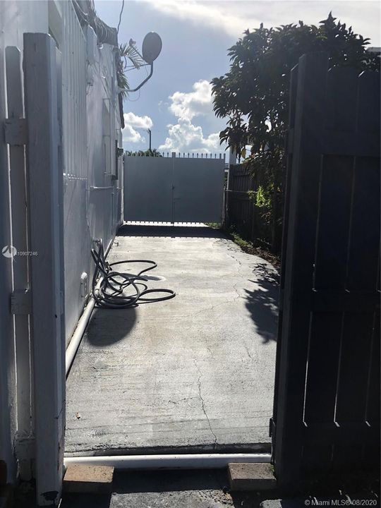 Vendido Recientemente: $319,990 (2 camas, 2 baños, 1203 Pies cuadrados)