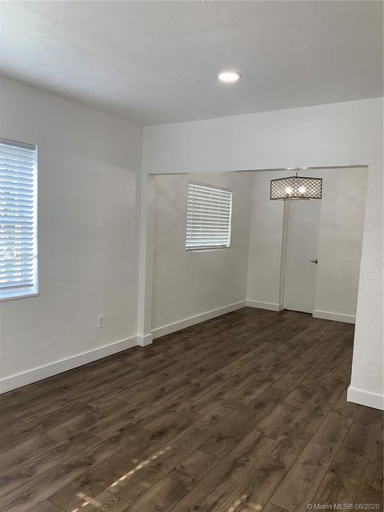 Vendido Recientemente: $319,990 (2 camas, 2 baños, 1203 Pies cuadrados)