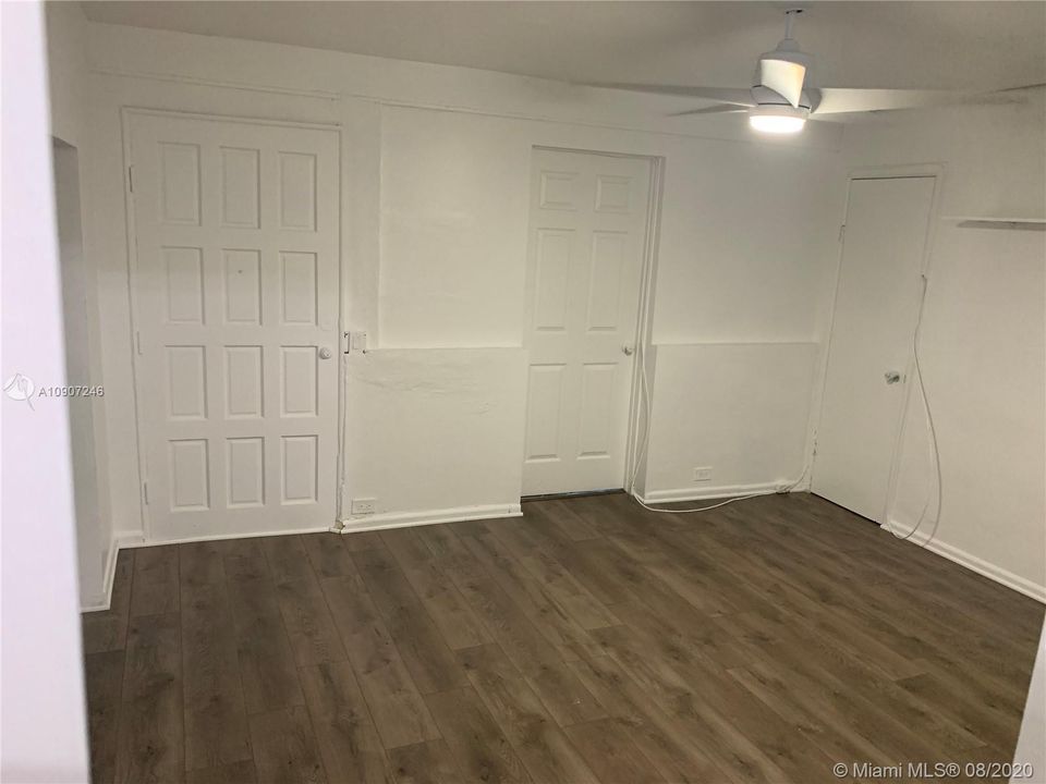 Vendido Recientemente: $319,990 (2 camas, 2 baños, 1203 Pies cuadrados)