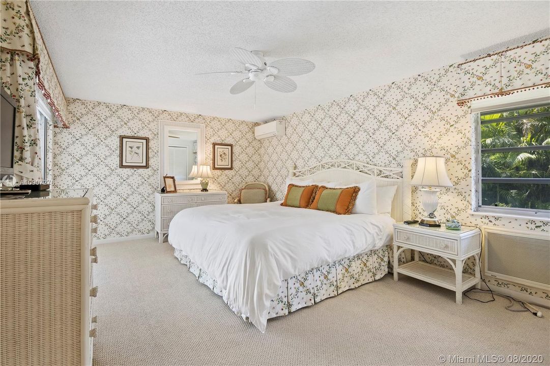 Recently Sold: $2,450,000 (3 beds, 2 baths, 0 Square Feet)