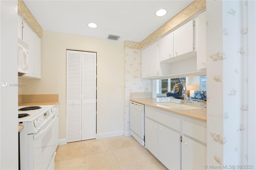 Recently Sold: $2,450,000 (3 beds, 2 baths, 0 Square Feet)