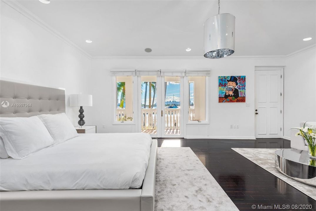 Recently Sold: $17,900,000 (5 beds, 5 baths, 5778 Square Feet)
