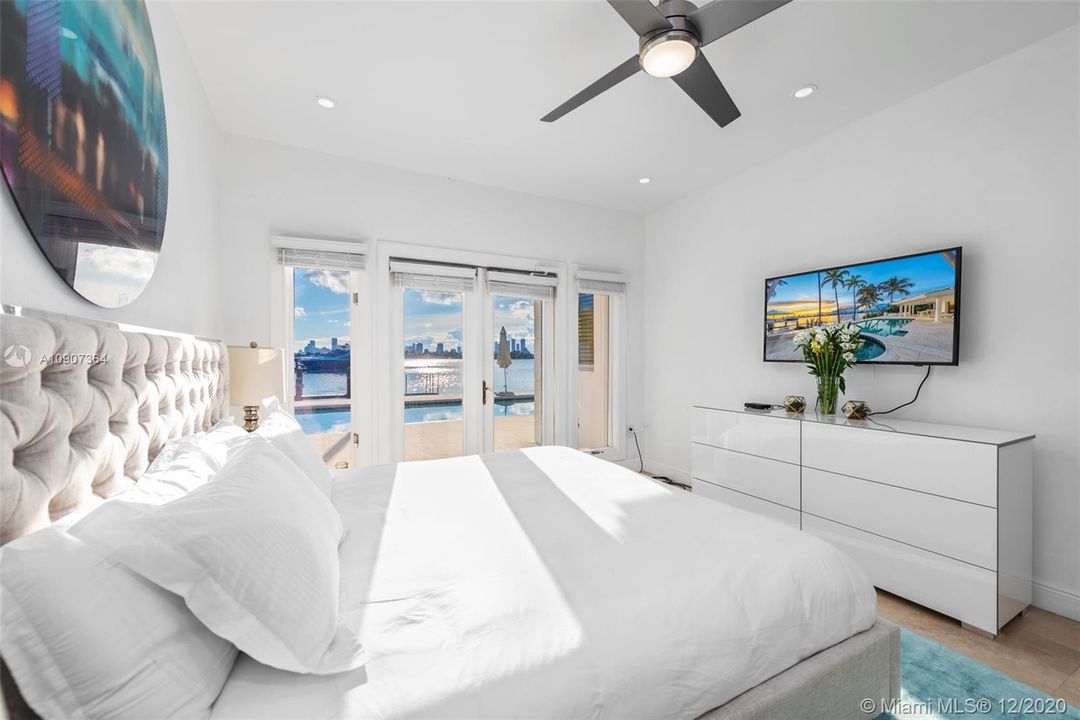 Recently Sold: $17,900,000 (5 beds, 5 baths, 5778 Square Feet)