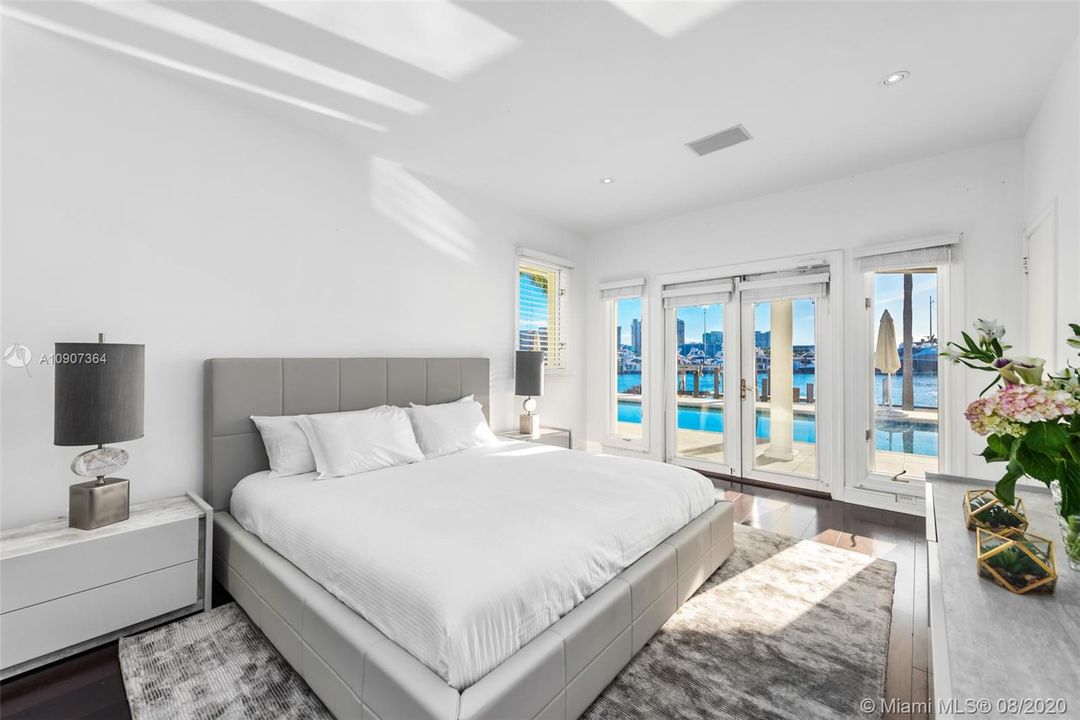 Recently Sold: $17,900,000 (5 beds, 5 baths, 5778 Square Feet)