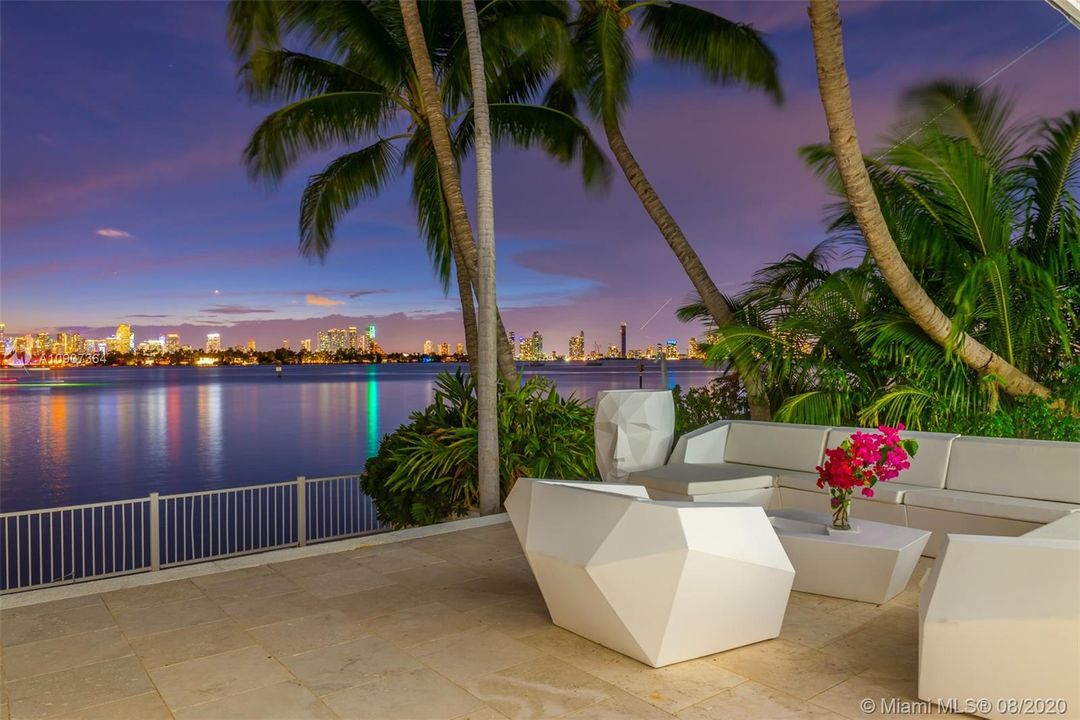 Recently Sold: $17,900,000 (5 beds, 5 baths, 5778 Square Feet)