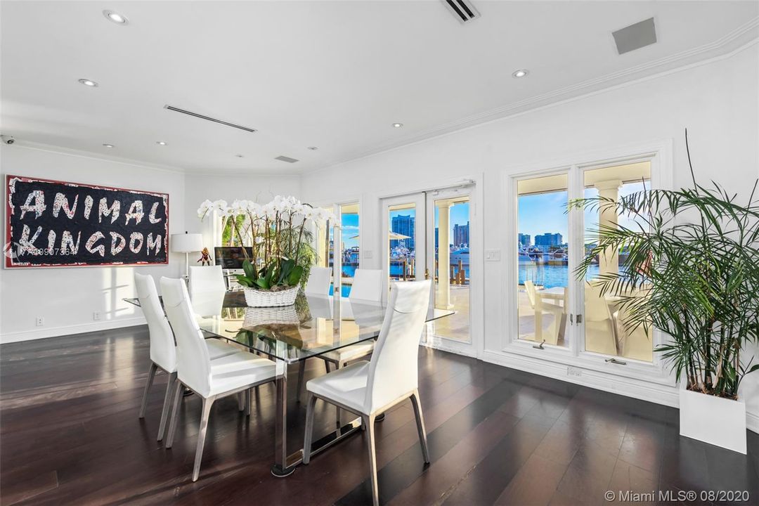 Recently Sold: $17,900,000 (5 beds, 5 baths, 5778 Square Feet)