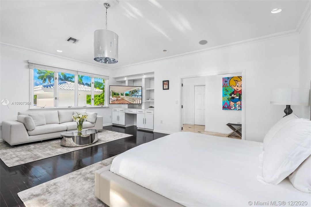 Recently Sold: $17,900,000 (5 beds, 5 baths, 5778 Square Feet)