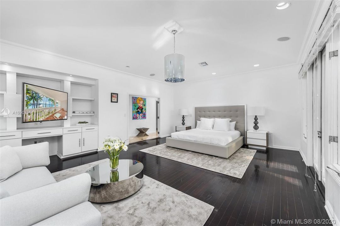 Recently Sold: $17,900,000 (5 beds, 5 baths, 5778 Square Feet)