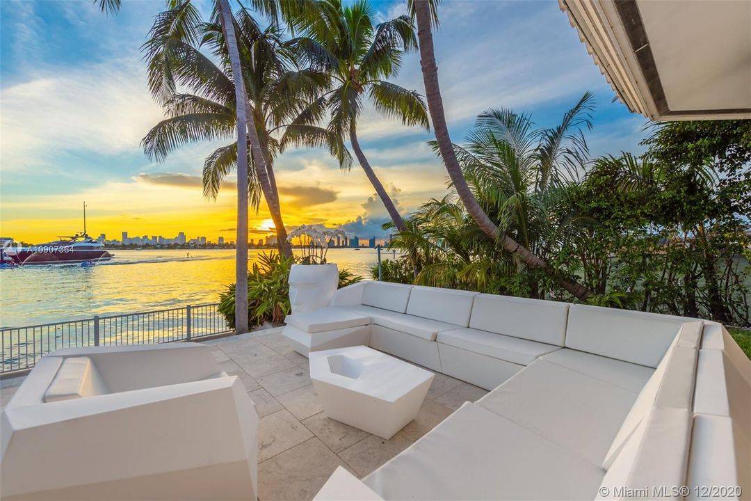 Recently Sold: $17,900,000 (5 beds, 5 baths, 5778 Square Feet)