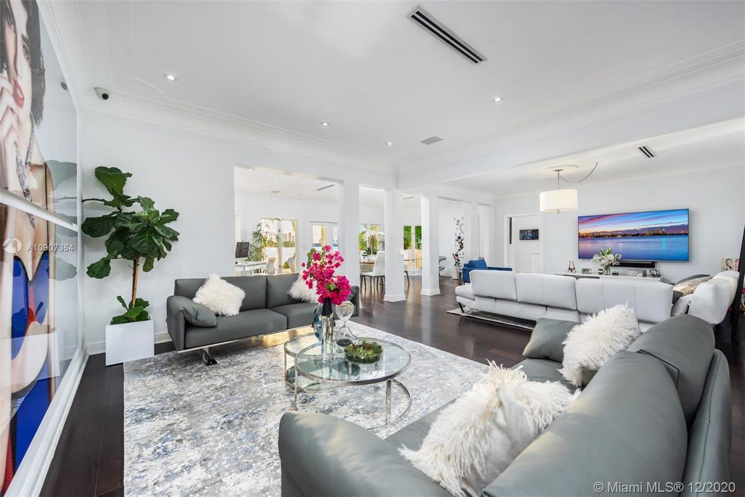 Recently Sold: $17,900,000 (5 beds, 5 baths, 5778 Square Feet)