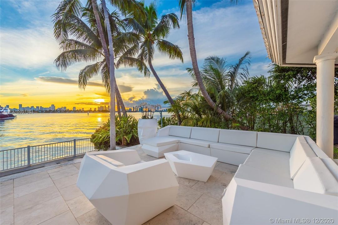 Recently Sold: $17,900,000 (5 beds, 5 baths, 5778 Square Feet)