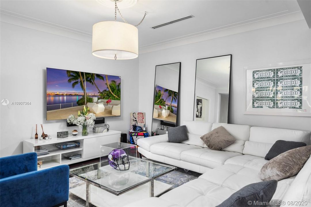 Recently Sold: $17,900,000 (5 beds, 5 baths, 5778 Square Feet)