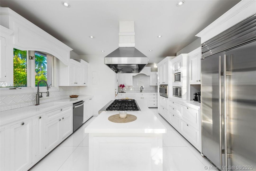 Recently Sold: $17,900,000 (5 beds, 5 baths, 5778 Square Feet)