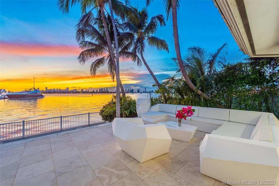 Recently Sold: $17,900,000 (5 beds, 5 baths, 5778 Square Feet)