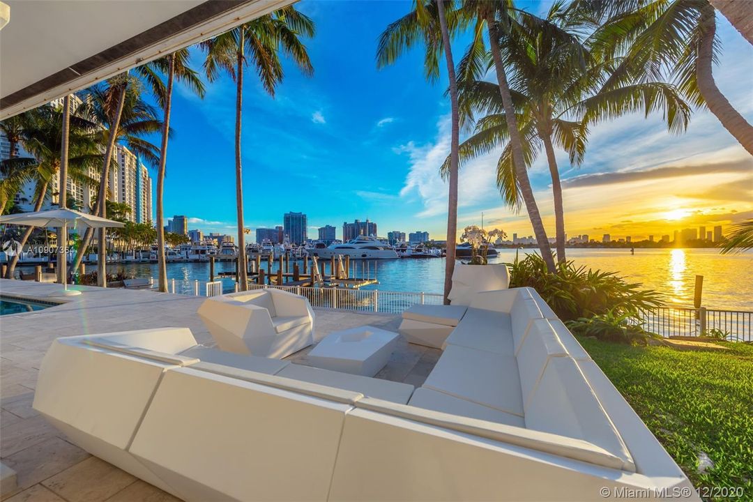 Recently Sold: $17,900,000 (5 beds, 5 baths, 5778 Square Feet)