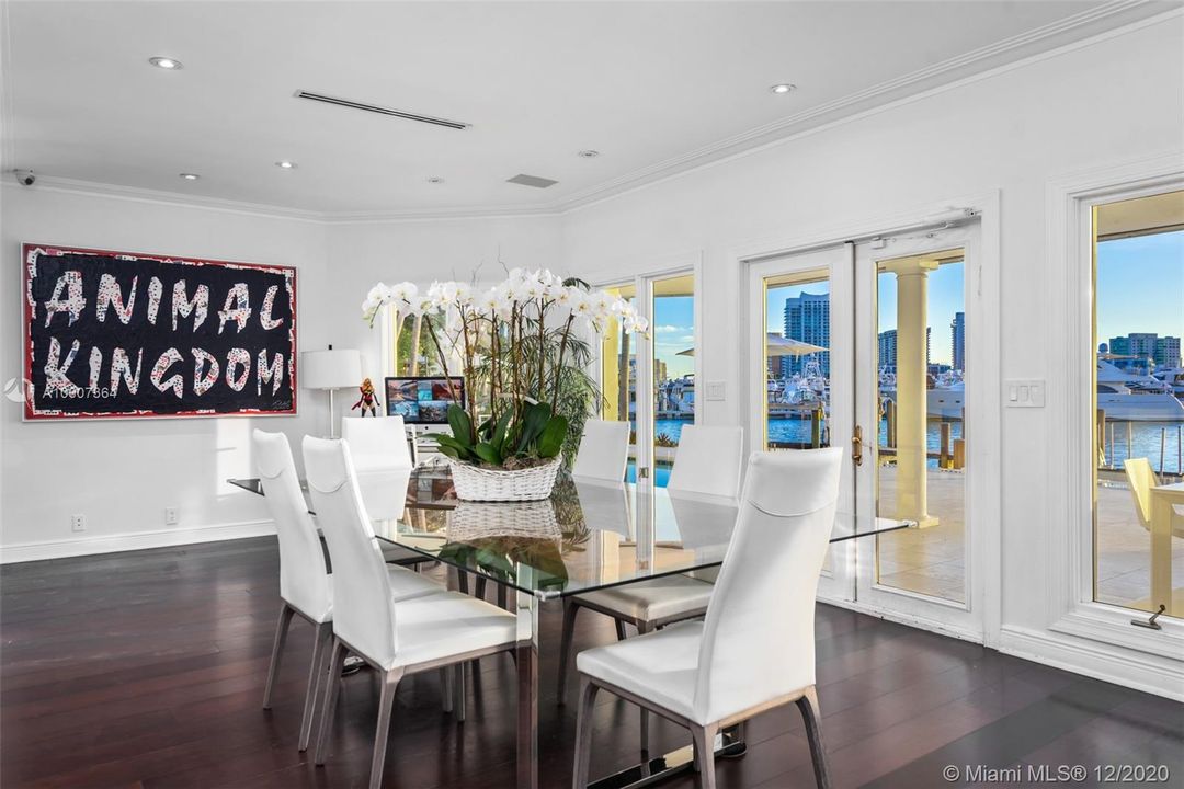 Recently Sold: $17,900,000 (5 beds, 5 baths, 5778 Square Feet)