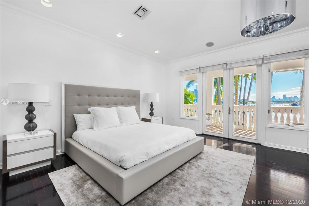 Recently Sold: $17,900,000 (5 beds, 5 baths, 5778 Square Feet)