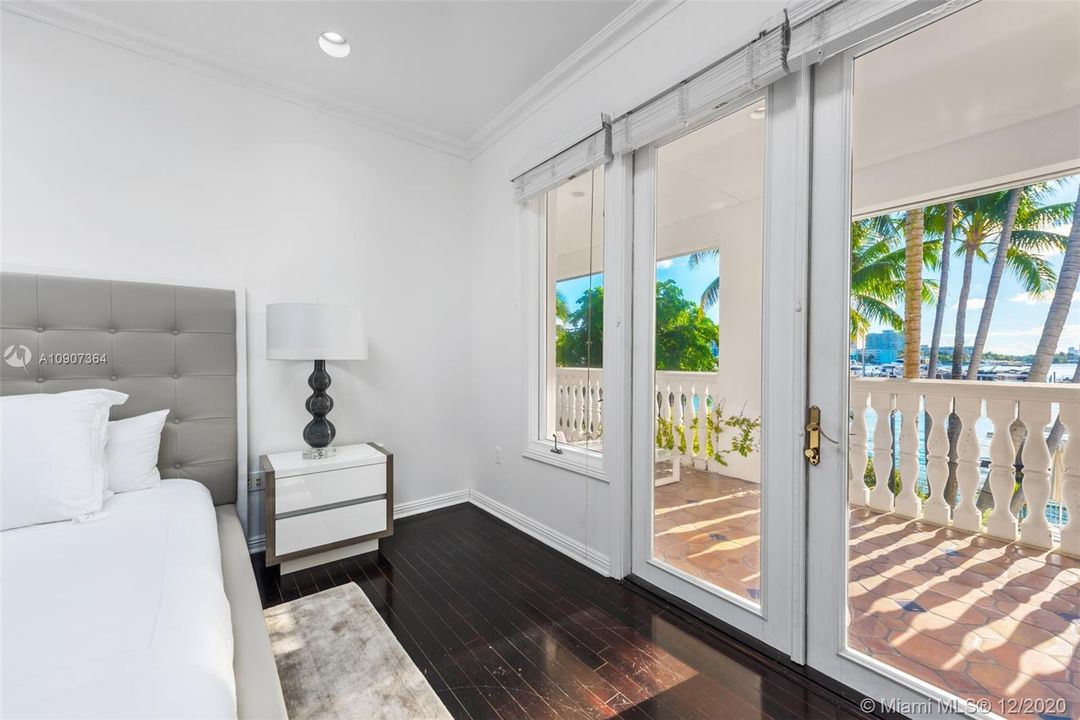 Recently Sold: $17,900,000 (5 beds, 5 baths, 5778 Square Feet)