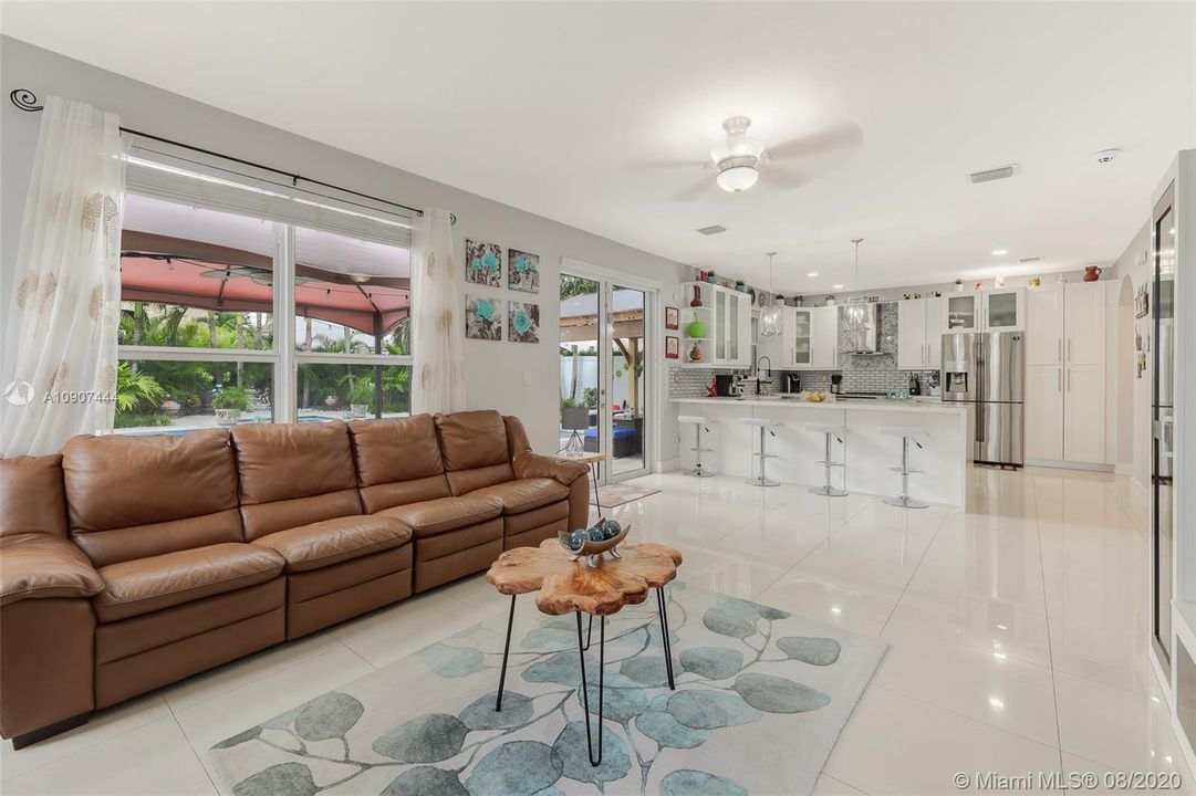 Recently Sold: $600,000 (5 beds, 5 baths, 3344 Square Feet)