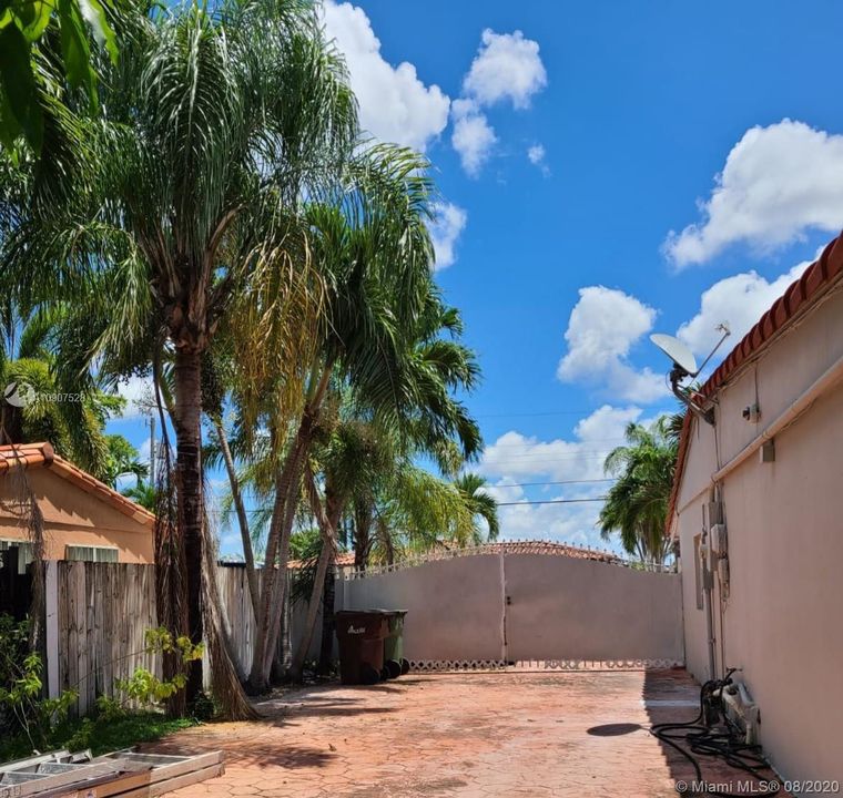 Vendido Recientemente: $475,000 (4 camas, 3 baños, 1672 Pies cuadrados)