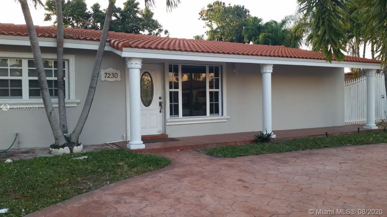 Vendido Recientemente: $475,000 (4 camas, 3 baños, 1672 Pies cuadrados)