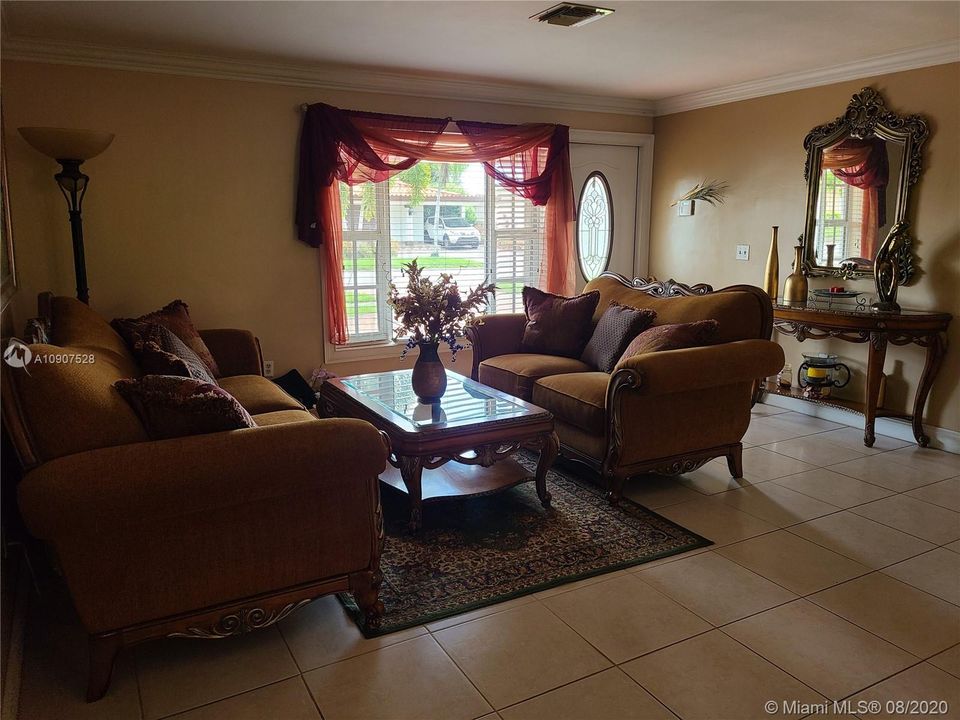 Vendido Recientemente: $475,000 (4 camas, 3 baños, 1672 Pies cuadrados)