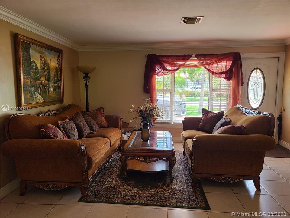 Vendido Recientemente: $475,000 (4 camas, 3 baños, 1672 Pies cuadrados)