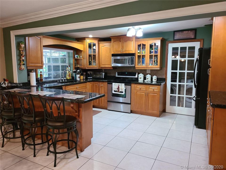 Vendido Recientemente: $475,000 (4 camas, 3 baños, 1672 Pies cuadrados)
