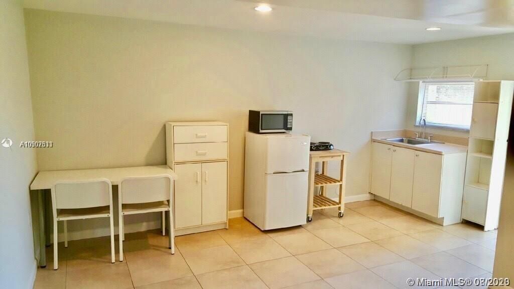 Recently Rented: $850 (1 beds, 1 baths, 450 Square Feet)