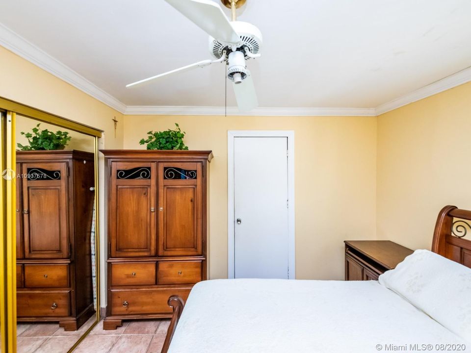3rd Bedroom with plenty of Closet Space!