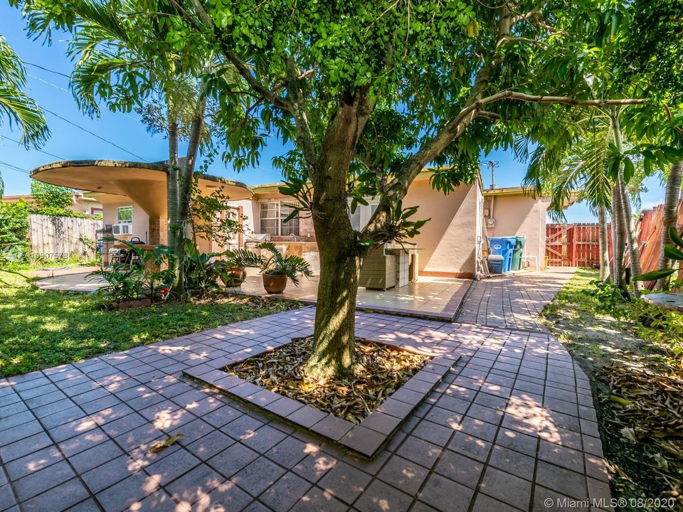 Spacious Outdoor Area w/ Barbecue Area!