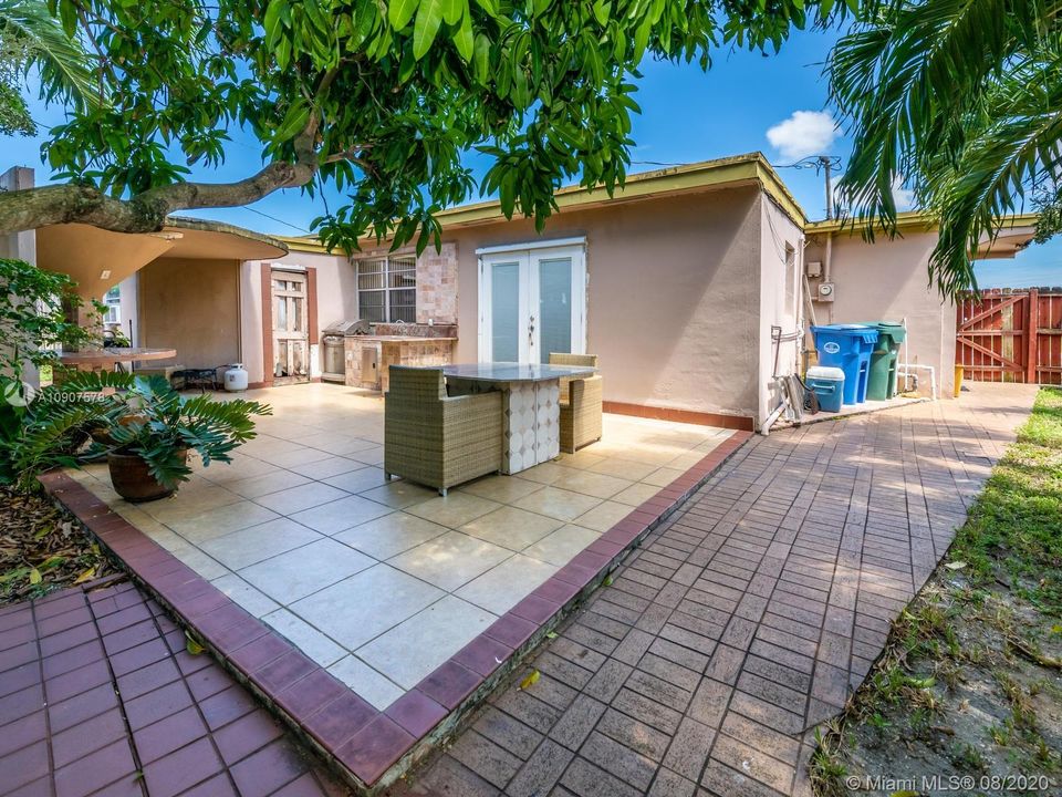 Great yard for Entertaining!
