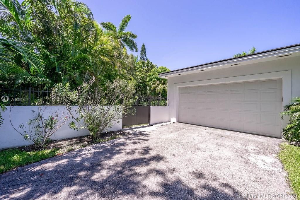 Recently Rented: $6,500 (3 beds, 3 baths, 2163 Square Feet)